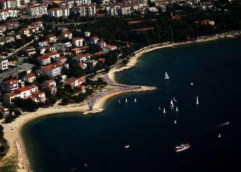 Apartments Flora Crikvenica Exteriör bild